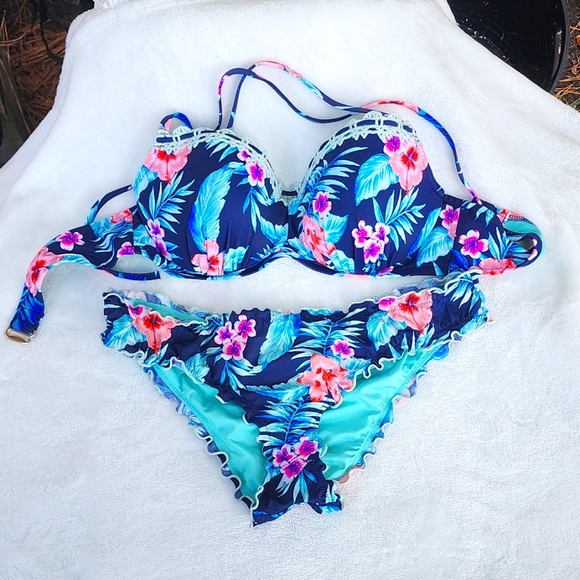 Bathing suit - Picture 1 of 2